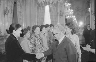 Ricevimento al Palazzo del Quirinale in onore delle Signore del Corpo Diplomatico organizzatrici della Mostra " Natale Oggi " 1975
