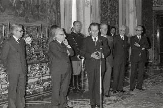 Il Presidente della Repubblica Giovanni Leone riceve  il sen. Mario Pedini, Ministro per la Ricerca Scientifica e Tecnologica e per i Beni Culturali e Ambientali, con il Presidente del CNEN, Prof. Clementel,  ed il personale che ha contribuito alla realizzazione del " Tokamak " di Frascati per la produzione di plasma