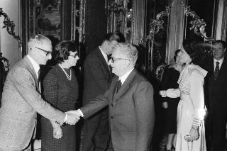 Il Presidente della Repubblica Giovanni Leone e la Signora Vittoria Leone ricevono in udienza una rappresentanza del Rotary Club di Caserta