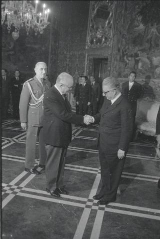 Il Presidente della Repubblica Giovanni Leone riceve in udienza S.A.E.  Fra Angelo de Mojana di Cologna Gran maestro del Sovrano Militare Ordine di Malta