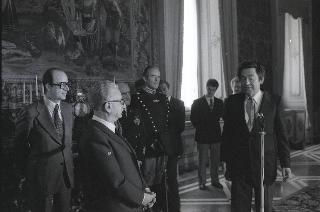 Incontro del Presidente della Repubblica Giovanni Leone con Peter Nichols Presidente del Consiglio Direttivo dell'Associazione del la Stampa Estera in Italia