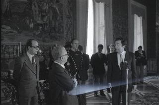 Incontro del Presidente della Repubblica Giovanni Leone con Peter Nichols Presidente del Consiglio Direttivo dell'Associazione del la Stampa Estera in Italia