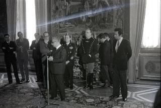 Incontro del Presidente della Repubblica Giovanni Leone con Peter Nichols Presidente del Consiglio Direttivo dell'Associazione del la Stampa Estera in Italia