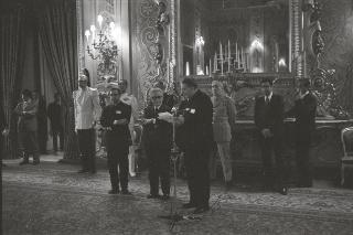 Il Presidente della Repubblica Giovanni Leone riceve la visita di Sua Eccellenza Rev.ma Mons. Guerino Grimaldi,  Vescovo di Nola, con una rappresentanza di alunni ed ex alunni dell'Istituto Vescovile