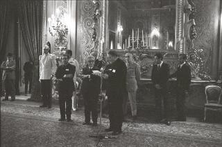 Il Presidente della Repubblica Giovanni Leone riceve la visita di Sua Eccellenza Rev.ma Mons. Guerino Grimaldi,  Vescovo di Nola, con una rappresentanza di alunni ed ex alunni dell'Istituto Vescovile