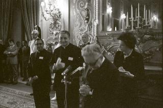 Il Presidente della Repubblica Giovanni Leone riceve la visita di Sua Eccellenza Rev.ma Mons. Guerino Grimaldi,  Vescovo di Nola, con una rappresentanza di alunni ed ex alunni dell'Istituto Vescovile