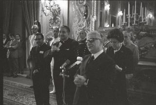 Il Presidente della Repubblica Giovanni Leone riceve la visita di Sua Eccellenza Rev.ma Mons. Guerino Grimaldi,  Vescovo di Nola, con una rappresentanza di alunni ed ex alunni dell'Istituto Vescovile