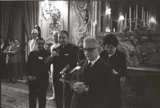 Il Presidente della Repubblica Giovanni Leone riceve la visita di Sua Eccellenza Rev.ma Mons. Guerino Grimaldi,  Vescovo di Nola, con una rappresentanza di alunni ed ex alunni dell'Istituto Vescovile