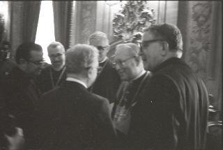 Il Presidente della Repubblica Giovanni Leone riceve la visita di Sua Eccellenza Rev.ma Mons. Guerino Grimaldi,  Vescovo di Nola, con una rappresentanza di alunni ed ex alunni dell'Istituto Vescovile