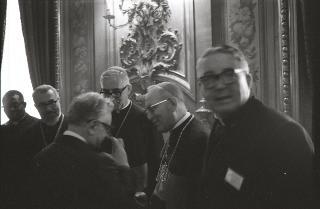 Il Presidente della Repubblica Giovanni Leone riceve la visita di Sua Eccellenza Rev.ma Mons. Guerino Grimaldi,  Vescovo di Nola, con una rappresentanza di alunni ed ex alunni dell'Istituto Vescovile