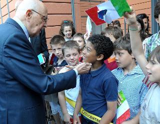 Il Presidente Giorgio Napolitano con un gruppo di scolari della sezione italiana della Scuola internazionale di Lione in occasione della seconda edizione degli Stati Generali dell'Europa