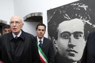 Il Presidente Giorgio Napolitano durante la visita alla Casa Museo di Antonio Gramsci