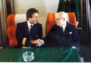 Il Presidente della Repubblica Sandro Pertini  durante il volo presidenziale sul  DC10 (Roma - Buenos Aires - Cordoba - Montevideo)