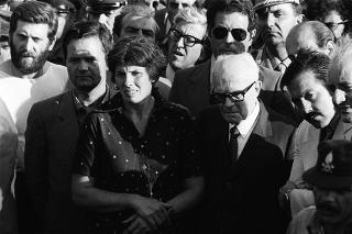 Il Presidente della Repubblica Sandro Pertini accanto al pozzo nel quale era caduto Alfredino Rampi
