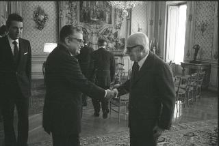 Incontro del Presidente della Repubblica Sandro Pertini con Mario Berri, Presidente dell'Associazione &quot;Vittorio Bachelet&quot;, con una delegazione del sodalizio