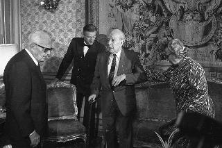 Incontro del Presidente della Repubblica Sandro Pertini con lo scrittore  Jorge Luis Borges