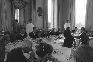 Colloquio e successiva colazione offerta dal Presidente della Repubblica Sandro Pertini in onore del Vice Presidente degli Stati Uniti d'America e della Signora Bush