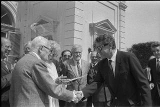 Incontro del Presidente della Repubblica Sandro Pertini con con il Comitato d'Onore, la Giuria ed i vincitori del Premio David di Donatello per il 1985, con esponenti del mondo dello spettacolo e i giornalisti specializzati nel settore