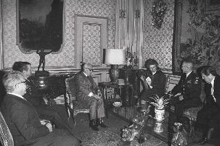 Incontro del Presidente della Repubblica Sandro Pertini con il Generale James Lee Dozier, accompagnato da Sua Eccellenza Maxwell M. Rabb, Ambasciatore degli Stati Uniti d'America a Roma, e dal Generale George L. McFadden