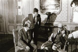 Il Presidente della Repubblica Sandro Pertini riceve in udienza i giornalisti Vittorio De Luca e Giovanni Russo in occasione del terzo anniversario della scomparsa dell'on. Ugo La Malfa