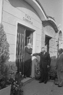 Il Presidente della Repubblica Sandro Pertini alla 
commemorazione presso la tomba di Aldo Moro nel cimitero di Torrita Tiberina (Roma)