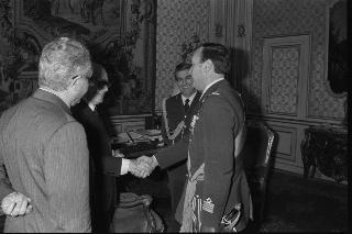 Il Presidente della Repubblica Sandro Pertini riceve la visita di congedo del Consigliere Militare Aggiunto per l'Aeronautica, Vito Romolo