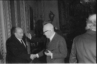 Incontro con il Dott. Zavoli, Presidente della RAI-TV e vincitore dell'edizione 1981 del Premio &quot;Bancarella&quot;, con gli organizzatori del Premio 19 gennaio 1982