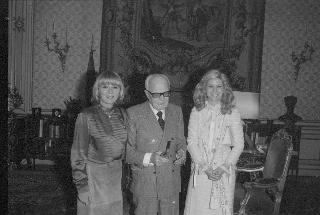Delia Scala e Sylvia Sodi in udienza dal Presidente della Repubblica Sandro Pertini per presentare il loro libro &quot;il cibo dei grandi&quot;