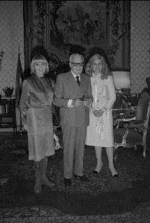 Delia Scala e Sylvia Sodi in udienza dal Presidente della Repubblica Sandro Pertini per presentare il loro libro &quot;il cibo dei grandi&quot;