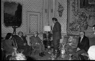 Incontro del Presidente della Repubblica Sandro Pertini con Mario Valeri Manera, Presidente del Comitato Promotore del Premio Letterario &quot;Campiello&quot;, unitamente al Comitato promotore e la Giuria con i vincitori del Premio per il 1983