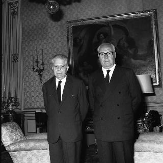 Il Presidente della Repubblica Giuseppe Saragat con  Eugenio Montale, colazione offerta in suo onore