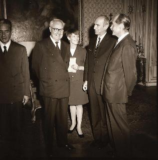 Il Presidente della Repubblica Saragat con Rudolf Kirchschlaeger, Ministro degli affari esteri della Repubblica d'Austria, accompagnato dal Ministro degli esteri Aldo Moro
