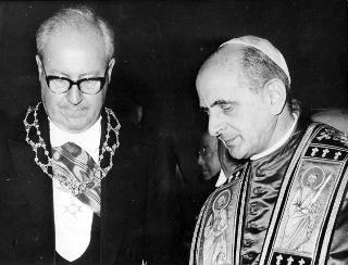 Il Presidente della Repubblica Giuseppe Saragat e Sua Santità Papa Paolo VI in occasione della visita ufficiale del Capo dello Stato in Vaticano