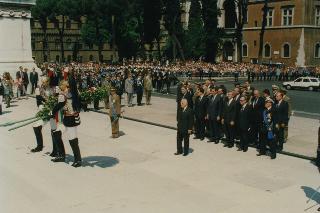 Il Presidente Oscar Luigi Scalfaro al Vittoriano in occasione del Cinquantesimo anniversario della Repubblica. 2 giugno 1996