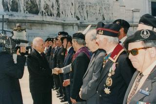 Il Presidente Oscar Luigi Scalfaro al Vittoriano in occasione del Cinquantesimo anniversario della Repubblica. 2 giugno 1996