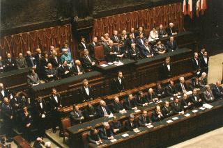 Il discorso  del Presidente Oscar Luigi Scalfaro nell'aula di Montecitorio in occasione del Cinquantesimo anniversario della Repubblica. 2 giugno 1996