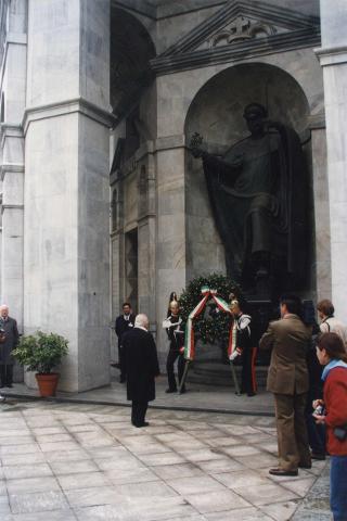 Visita in forma ufficiale alle cerimonie conclusive delle celebrazioni per il 50° anniversario della Resistenza e della Guerra di Liberazione, Milano, 25 aprile 1995