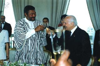 Incontro e colazione in onore del Presidente della Repubblica del Ghana, Jerry Rawlings e signora, in visita ufficiale in Italia, 24 giugno 1998.