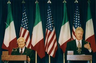 Il Presidente della Repubblica Oscar Luigi Scalfaro con il Presidente degli Stati Uniti d'America Bill Clinton. Visita di Stato negli Stati Uniti d'America, (30 marzo -6 aprile 1996).