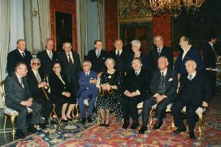Il Presidente Oscar Luigi Scalfaro incontra alcuni membri dell'Assemblea Costituente in occasione del cinquantesimo anniversario della Repubblica. 2 giugno 1996