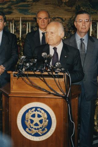 Le dichiarazioni del Presidente della Repubblica Oscar Luigi Scalfaro dopo gli attentati di Roma e Milano del 1993