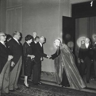 Il Presidente della Repubblica Antonio Segni riceve in udienza i Padri Conciliari partecipanti al Concilio Ecumenico Vaticano II
