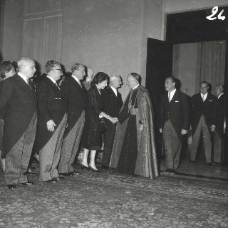 Il Presidente della Repubblica Antonio Segni riceve in udienza i Padri Conciliari partecipanti al Concilio Ecumenico Vaticano II