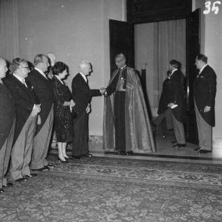 Il Presidente della Repubblica Antonio Segni riceve in udienza i Padri Conciliari partecipanti al Concilio Ecumenico Vaticano II