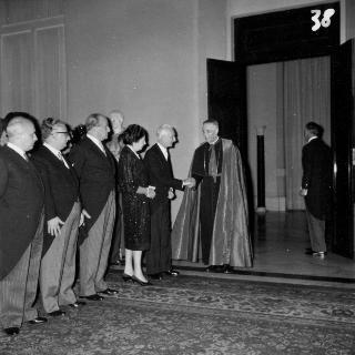 Il Presidente della Repubblica Antonio Segni riceve in udienza i Padri Conciliari partecipanti al Concilio Ecumenico Vaticano II