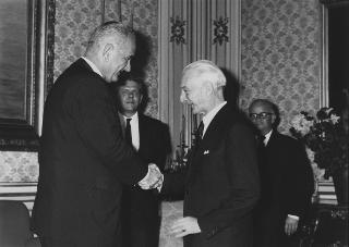Il Presidente della Repubblica Antonio Segni riceve in visita ufficiale il vice Presidente degli Stati Uniti Lyndon Johnson